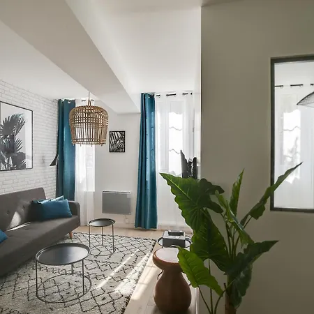 Promenade Bakeries From A Cozy Boho 1 Bedroom Paris